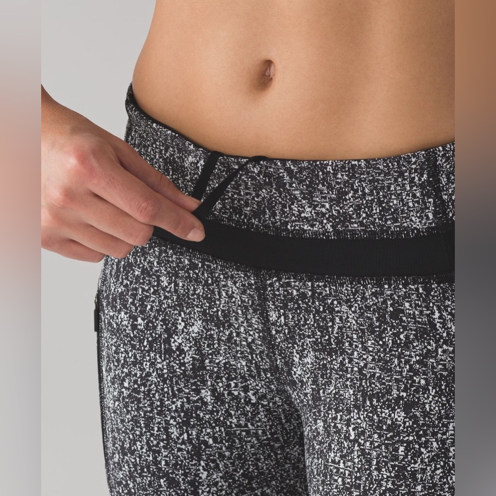 Lululemon Inspire Tight II Power Luxtreme Suited Jacquard Black & White - Size 6 - Picture 4 of 6